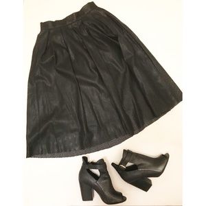 Zara Basic Faux Leather Midi Skirt. Size Small.